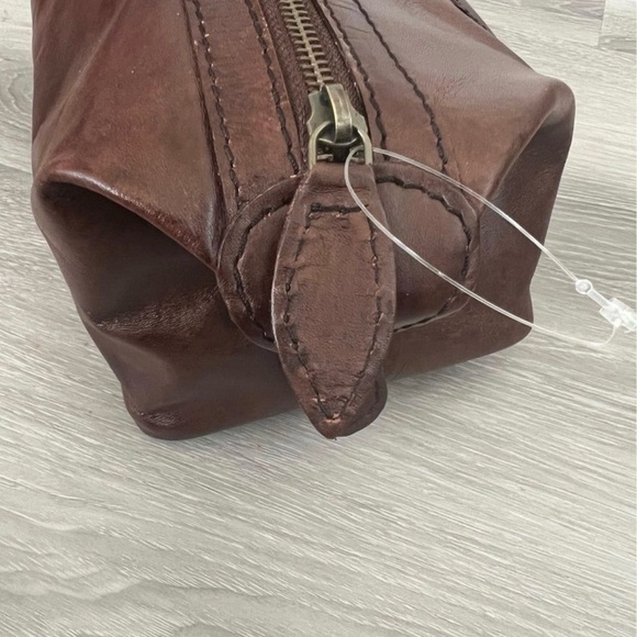 Pottery barn saddle leather toiletry case with initial S - Picture 3 of 6